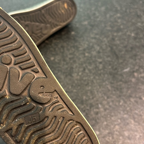 GENTLY Worn junior NATIVE JEFFERSON SHOES . - Picture 6 of 7